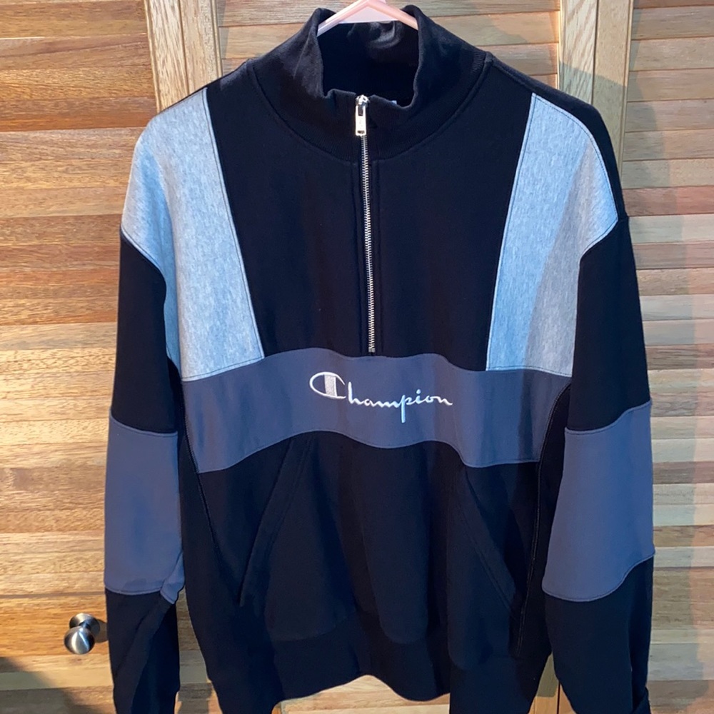 Men’s Champion Quarter Zip Sweater - Size L